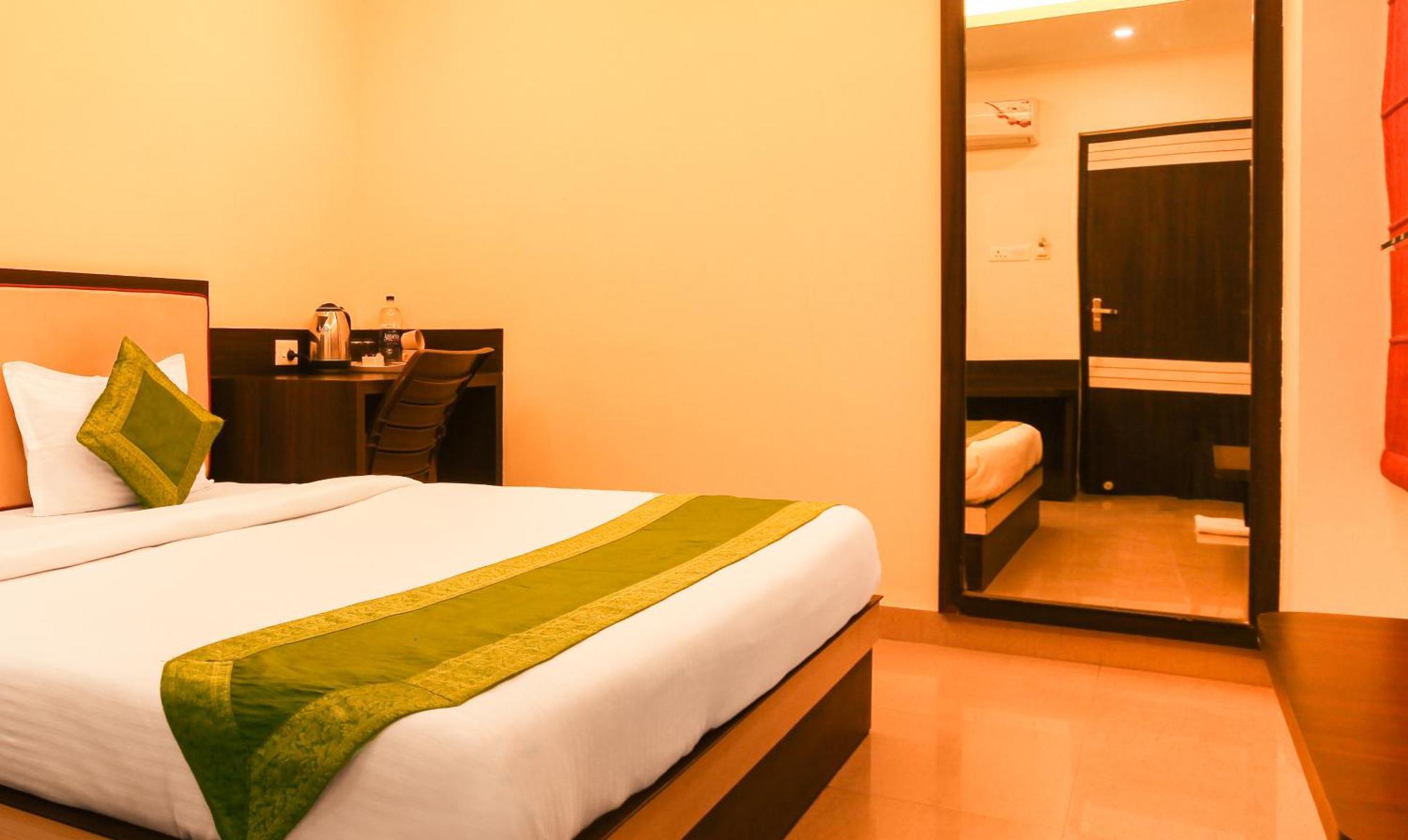 Hotel Janki International Sigra 2 Km From Kashi Vishwanath Temple Варанасі Екстер'єр фото