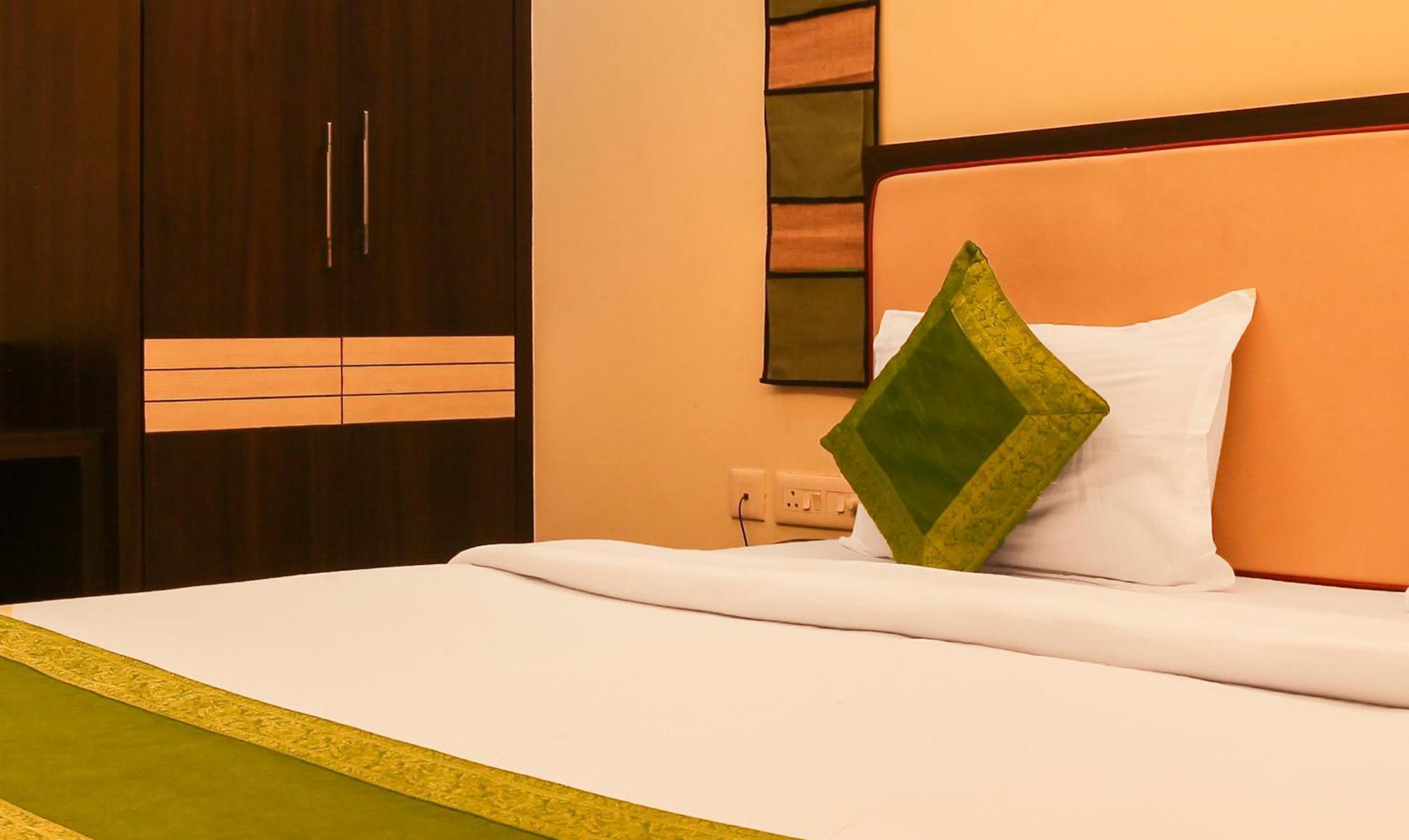 Hotel Janki International Sigra 2 Km From Kashi Vishwanath Temple Варанасі Екстер'єр фото