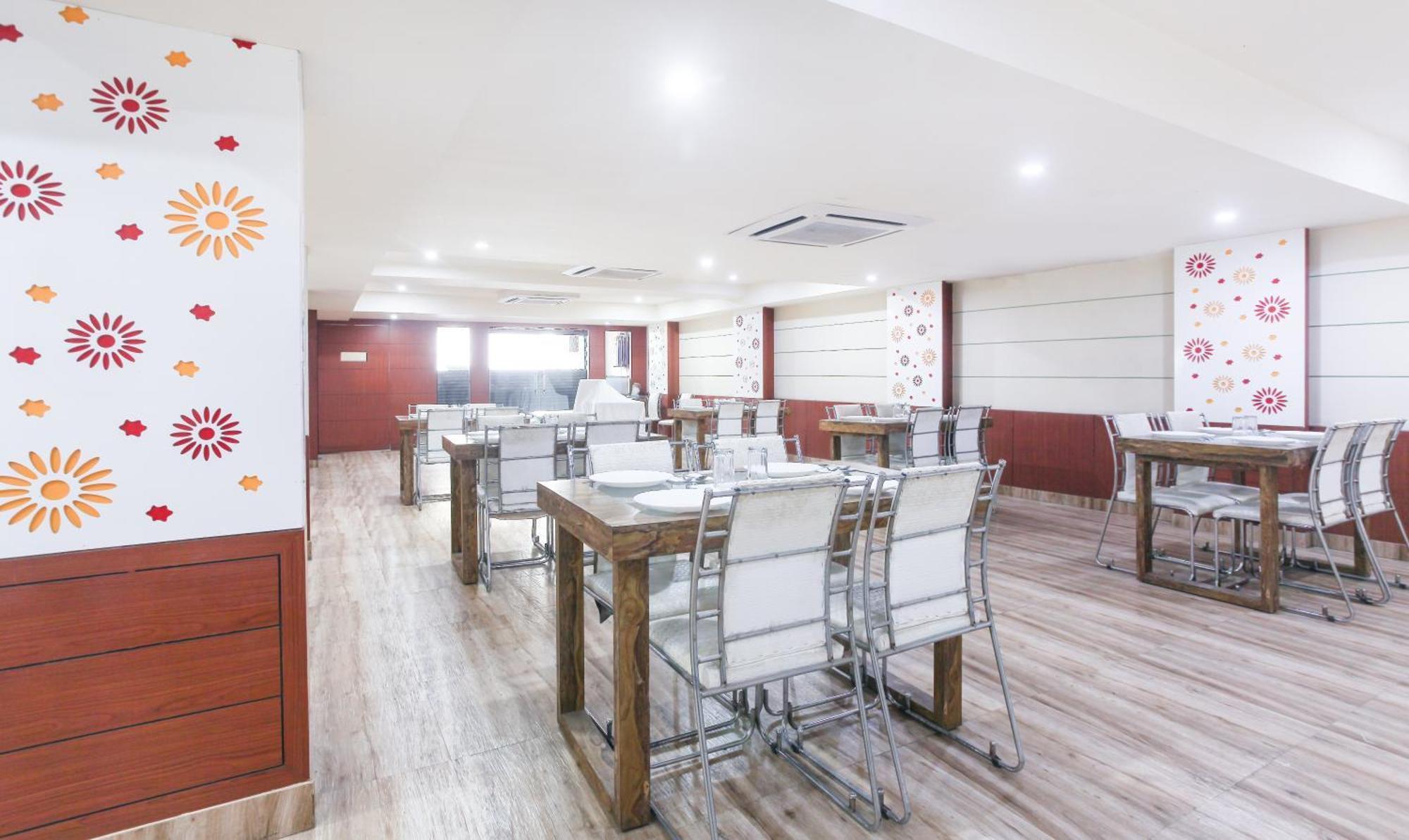 Hotel Janki International Sigra 2 Km From Kashi Vishwanath Temple Варанасі Екстер'єр фото
