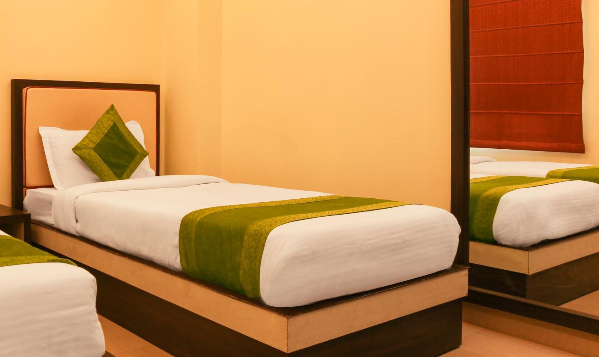 Hotel Janki International Sigra 2 Km From Kashi Vishwanath Temple Варанасі Екстер'єр фото