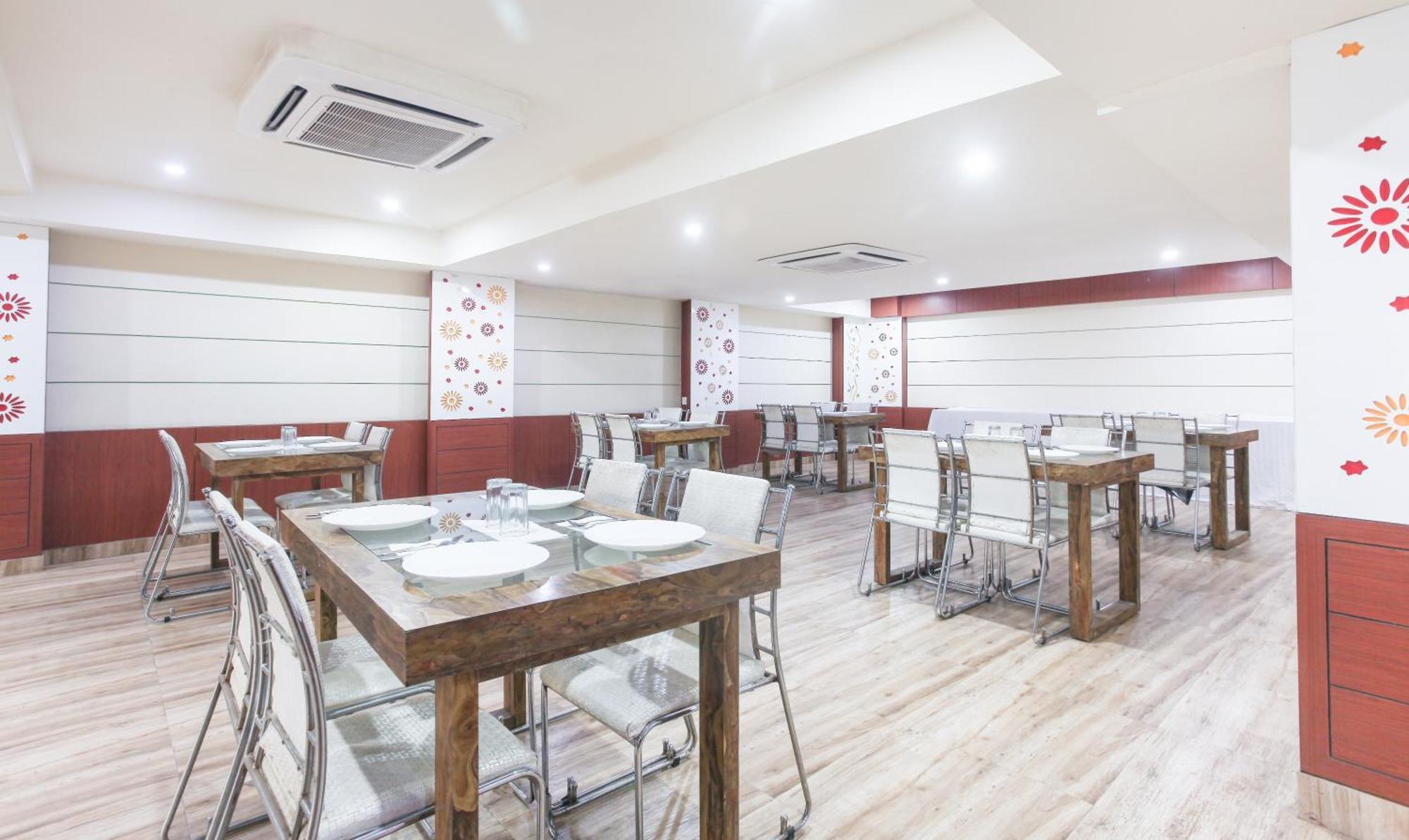 Hotel Janki International Sigra 2 Km From Kashi Vishwanath Temple Варанасі Екстер'єр фото