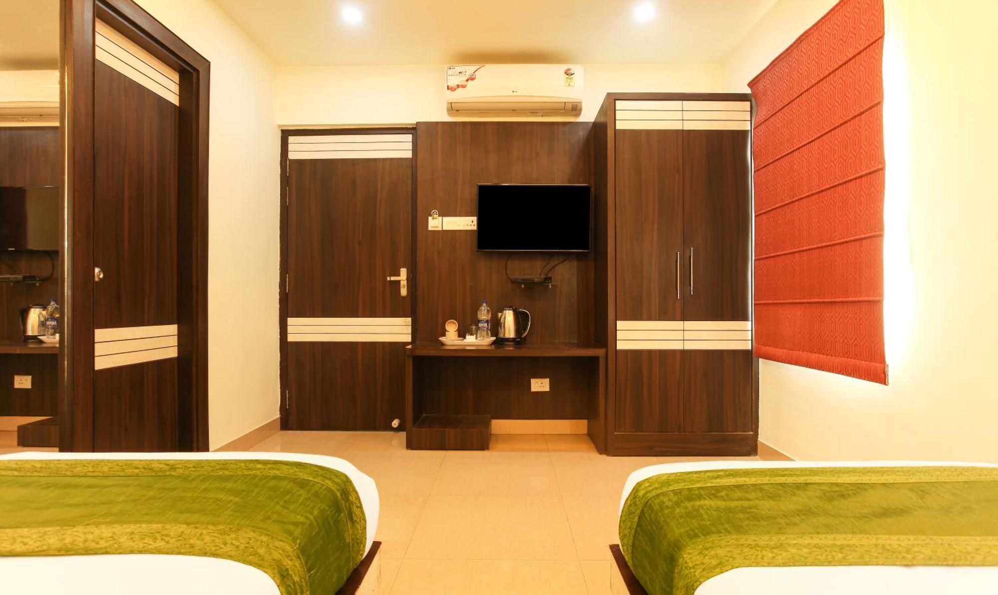 Hotel Janki International Sigra 2 Km From Kashi Vishwanath Temple Варанасі Екстер'єр фото