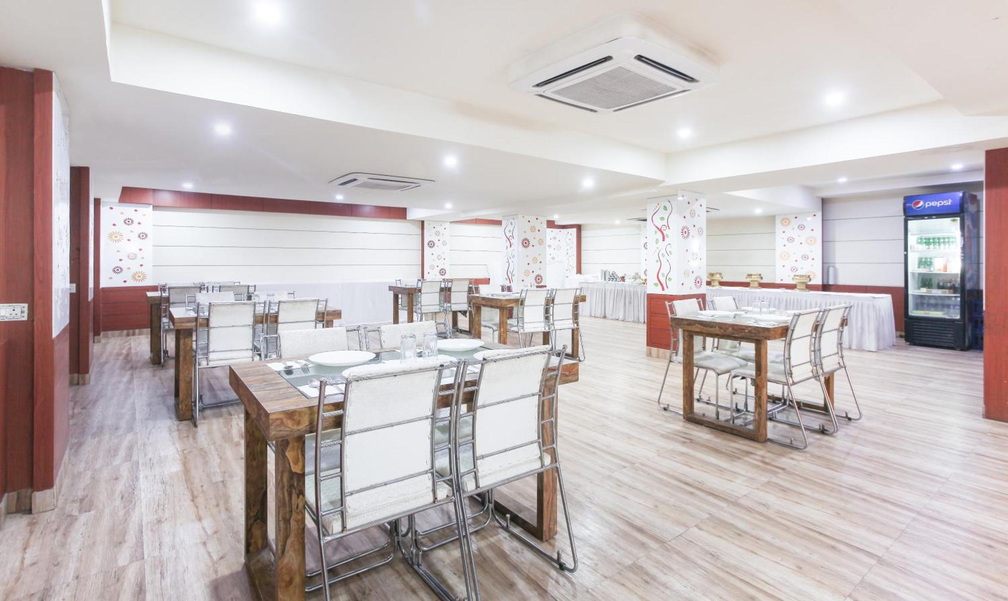 Hotel Janki International Sigra 2 Km From Kashi Vishwanath Temple Варанасі Екстер'єр фото